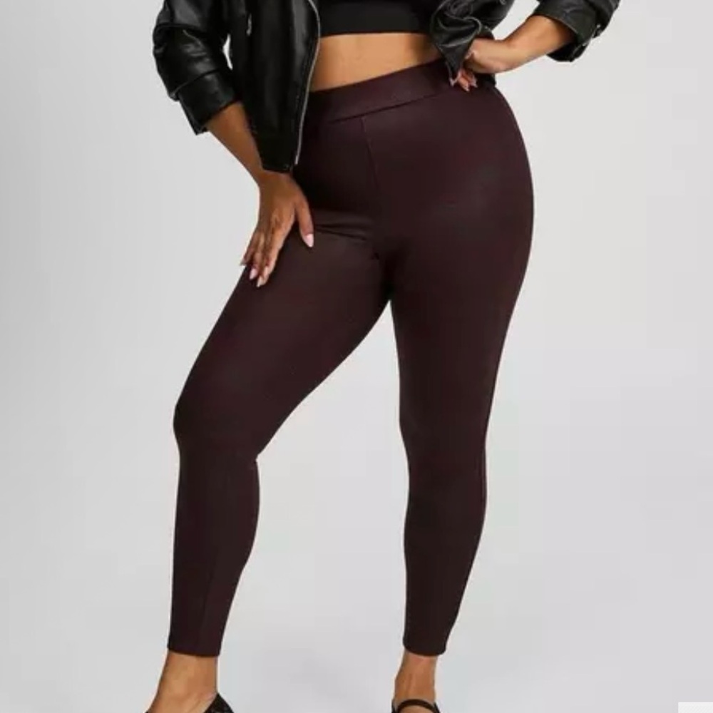 NWOT Torrid Foil Print Leggings
